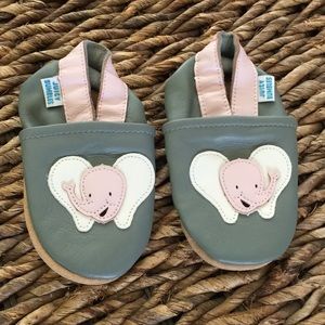 Juicy Bumbles shoes. NWOT. Gray w/pink elephants. Soft leather. Size 12-18m